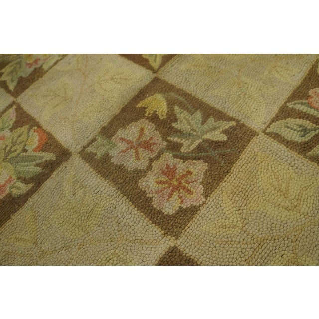 1950s Tan Ecru Floral Folk Art Vintage American Hooked Rug 2'4" X 20'5" Handknotted Wool Carpet For Sale - Image 9 of 12