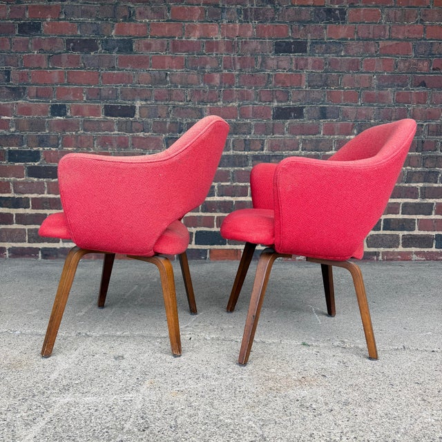 Knoll Pair of Eero Saarinen for Knoll Executive Armchairs With Walnut Legs For Sale - Image 4 of 12