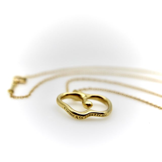 1980s Vintage 18k Gold Elsa Peretti Small Apple Necklace for Tiffany & Co. For Sale - Image 5 of 9