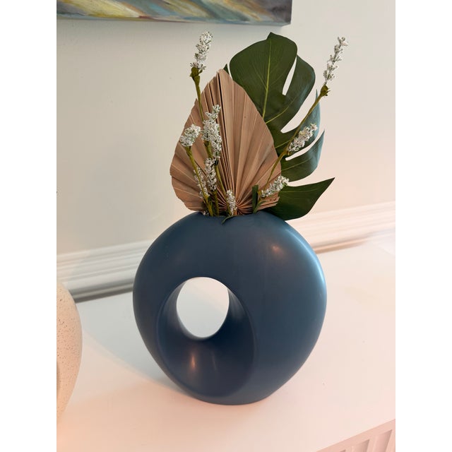 Ceramic Pair of Portuguese Modernist Sculptural Donut Vases by Sporvil Ceramics | Blue & Speckled White For Sale - Image 7 of 8