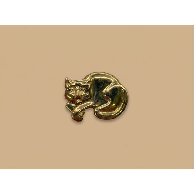 1980s Mid-Century 14k Curled Sleeping Cat Pendant For Sale - Image 5 of 7