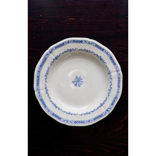 Beautiful antique Gien platter – “Royal” pattern in ivory earthenware, with a scalloped rim and double frieze: a garland...