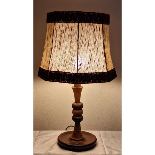 Wood Antique Art Deco German Table Lamp with Turned Base in Maple and Walnut Wood and Beige Fabric Shade, 1920s For Sale - Image 7 of 7