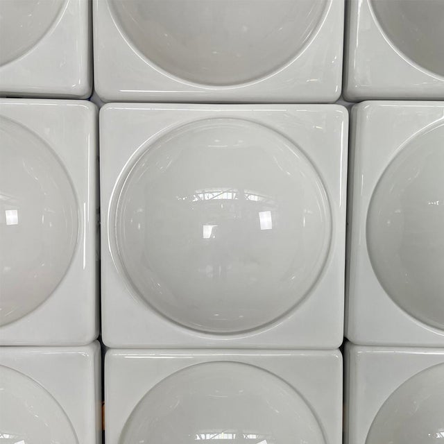 Italian Modern Wall Lamps in White Plastic from L. & G. Pancaldi, 1980s, Set of 9 For Sale - Image 6 of 17