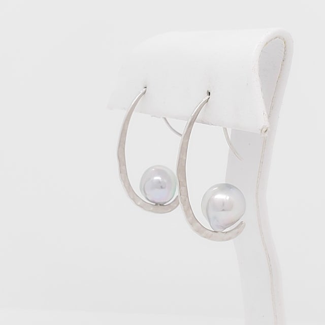 Baroque Akoya Pearl Dangle Earring in 18k White Gold - A Pair For Sale - Image 4 of 7