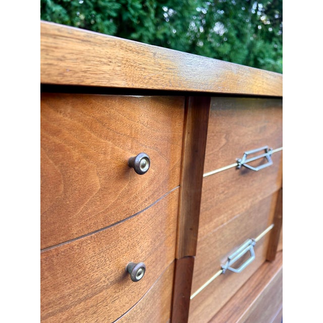 Camel Mid-Century Modern Highboy Dresser – Excellent Condition For Sale - Image 8 of 11
