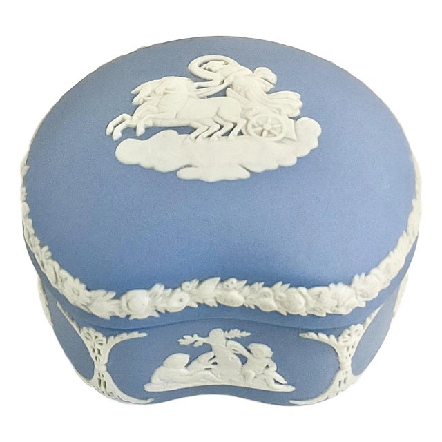 1980s Vintage English Hollywood Regency Wedgwood Blue Trinket Box, Hellenic Greek Images For Sale