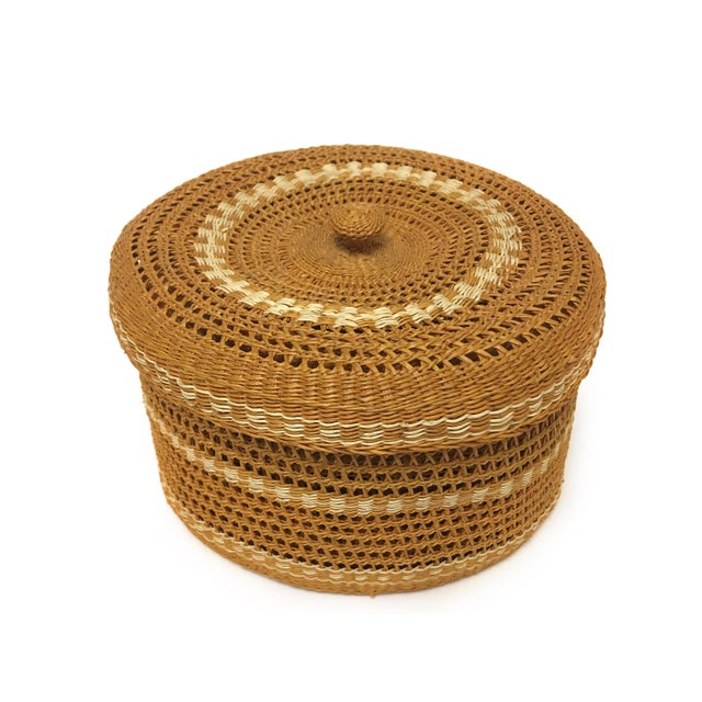Mid 20th Century Hand Woven Lidded Nesting Storage Baskets - Set of 4 For Sale - Image 6 of 6
