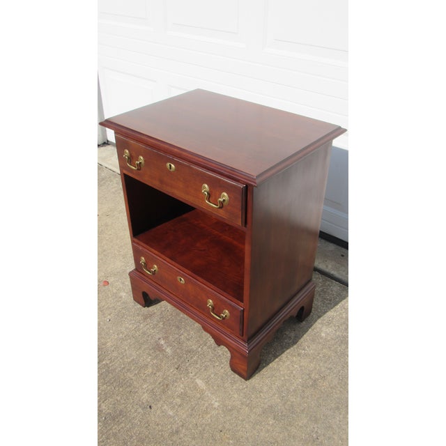 Traditional 1980s Statton Old Towne Cherry Nightstand Table Designer For Sale - Image 3 of 7
