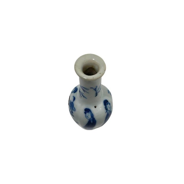 Chinese Miniature Blue and White Porcelain Kangxi Vase, 1662-1722 For Sale - Image 4 of 6