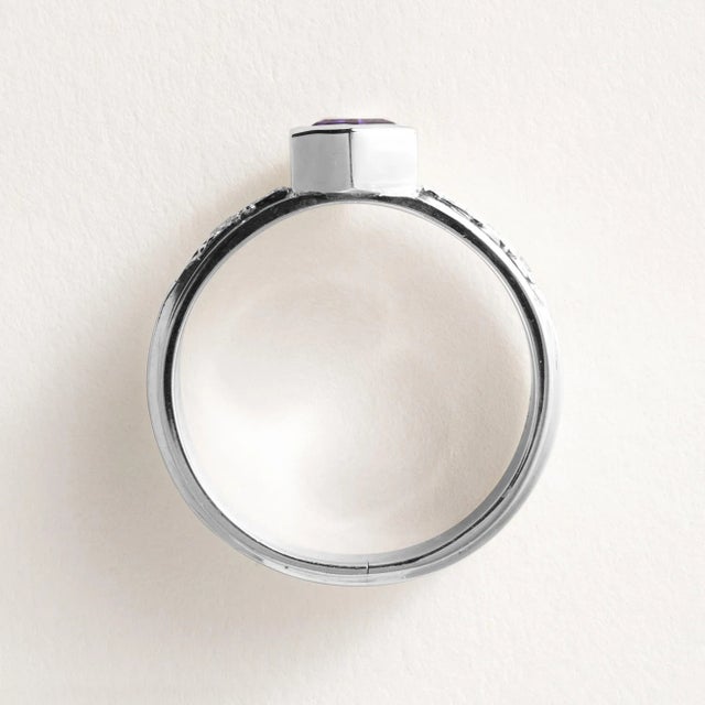 1990s 14k White Gold Amethyst Hexagon Ring Band, Size 6.25 For Sale - Image 4 of 7