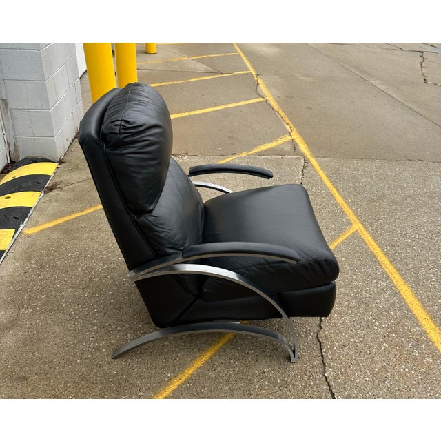 Comfort Designs Black Leather Recliner For Sale In Detroit - Image 6 of 10