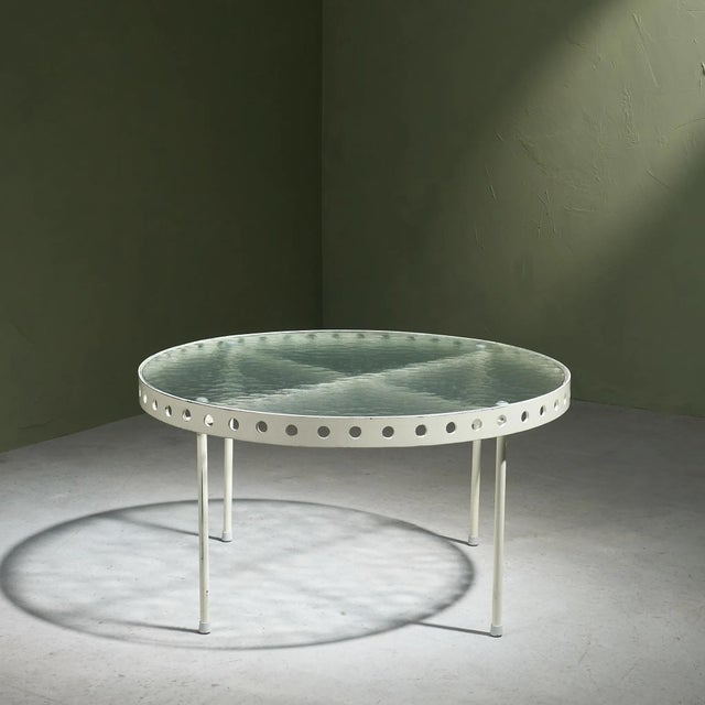Circular Coffee Table in White Lacquered Steel and Glass Top by Janni van Pelt for Myhome, Netherlands, 1950s For Sale - Image 10 of 10
