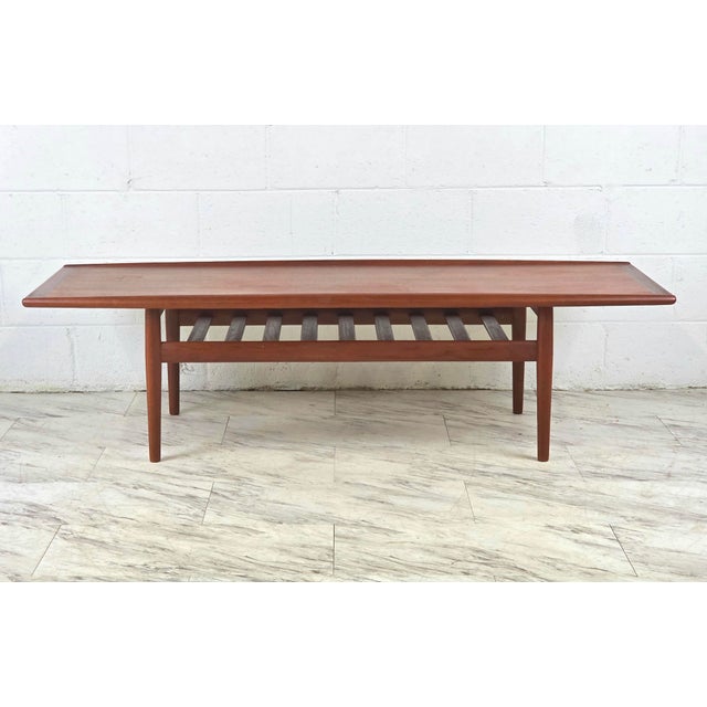 Glostrup Møbelfabrik 1960s Teak Surfboard Coffee Table Attributed to Grete Jalk for Glostrup Møbelfabrik For Sale - Image 4 of 7