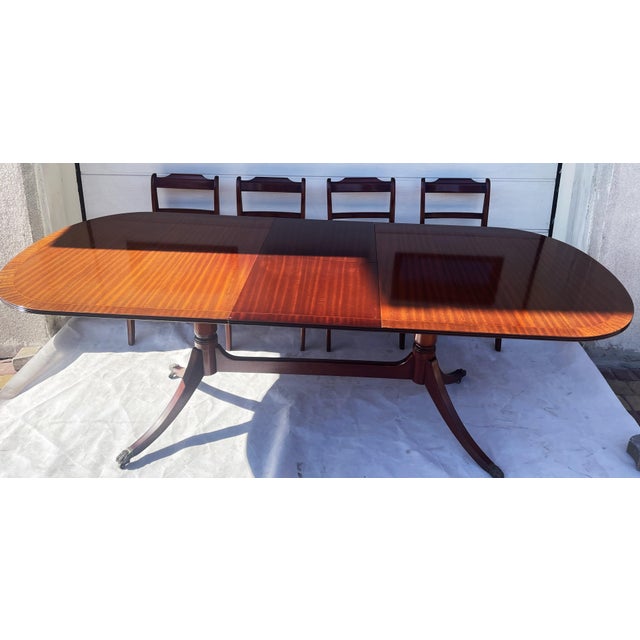 English Extendable Dining Table and Chairs from Graves & Thomas, 1960s, Set of 5 For Sale - Image 9 of 18