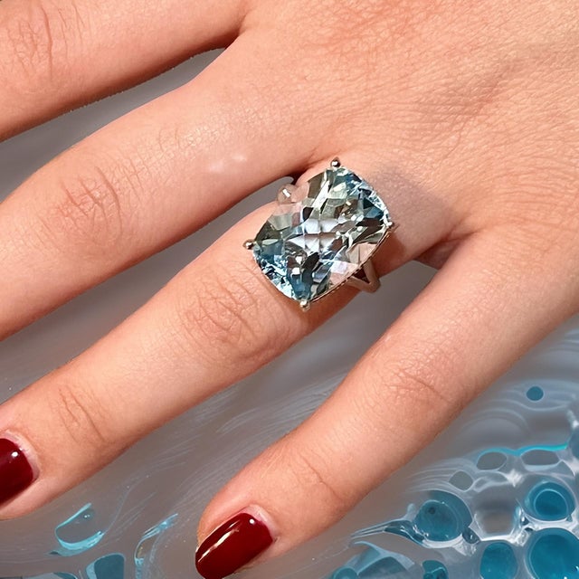 Traditional Natural Solitaire Blue Topaz Ring 6.5 14k W Gold 19.58 Cts Certified For Sale - Image 3 of 18