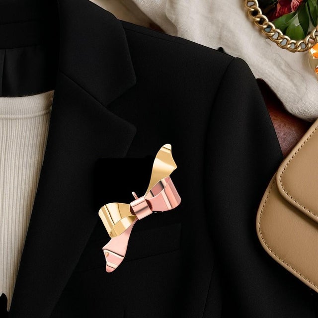 A Timeless Blend of Elegance and Vintage Charm Indulge in the grace and allure of a bygone era with this Retro 14K Yellow...