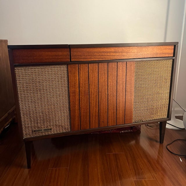 Vintage Mid Century Modern Ge Stereo Console Record Player / Radio Cabinet For Sale - Image 11 of 11