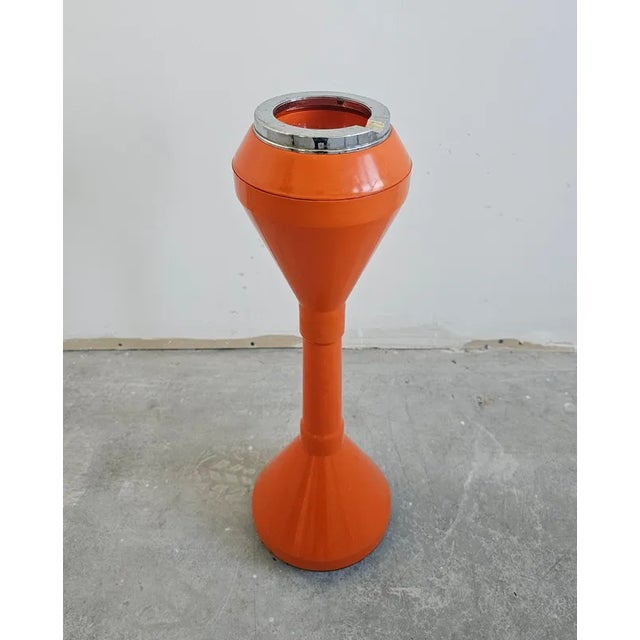 1970s Space Age Patio Ashtray in Orange Plastic, Italy, 1970s For Sale - Image 5 of 9