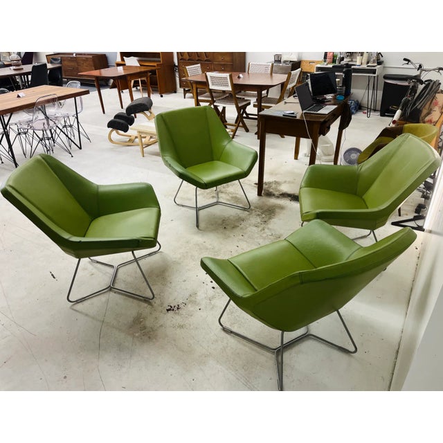 The Keilhauer Cahoots Lounge Chair is a part of a multidimensional lounge furniture collection designed for modern...
