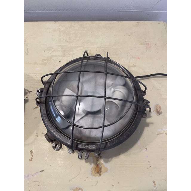 Vintage Industrial Round Wall Lamp in Cast Iron, 1930s For Sale - Image 8 of 10