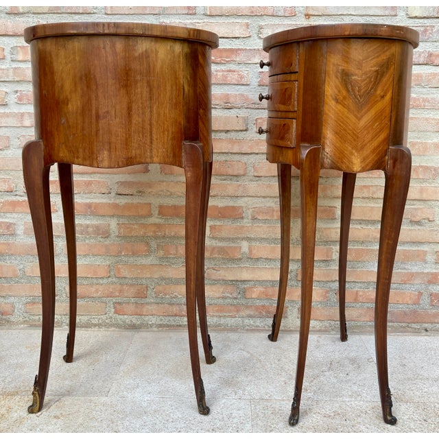 1930s Pair of French Louis XV Style Marquetry Nightstands With Drawers and Cabinet For Sale - Image 10 of 15