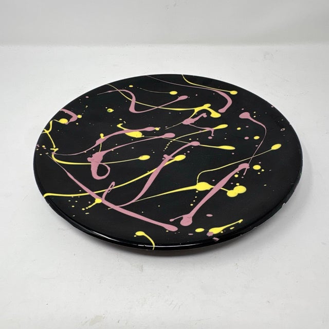 Postmodern Vintage 1980s Abstract Splatter Ceramic Plate – Postmodern Memphis Style For Sale - Image 3 of 5