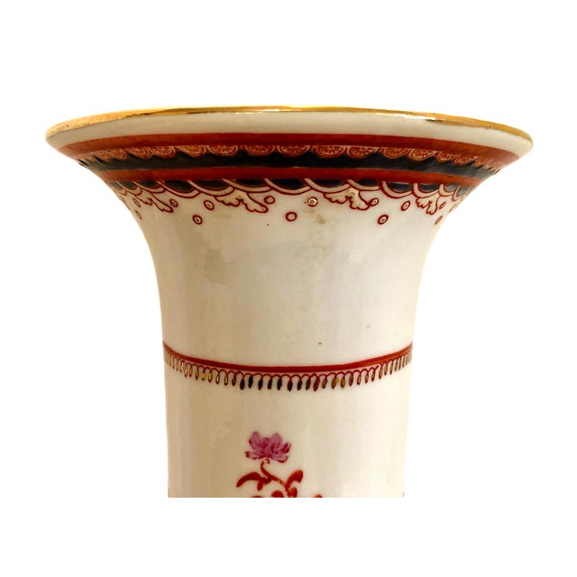 Late 20th Century Chinese Export Style Armorial Garniture Porcelain Vase For Sale - Image 5 of 10