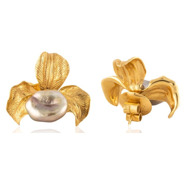 Contemporary Late 20th Century Pair of 18k Tahitian Pearl Earrings For Sale - Image 3 of 3