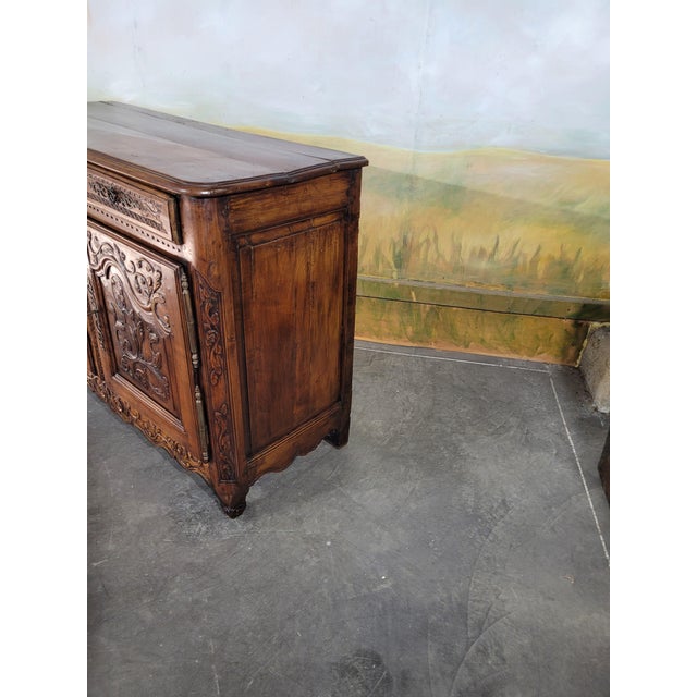 Louis XV Credenza in Walnut For Sale - Image 5 of 13