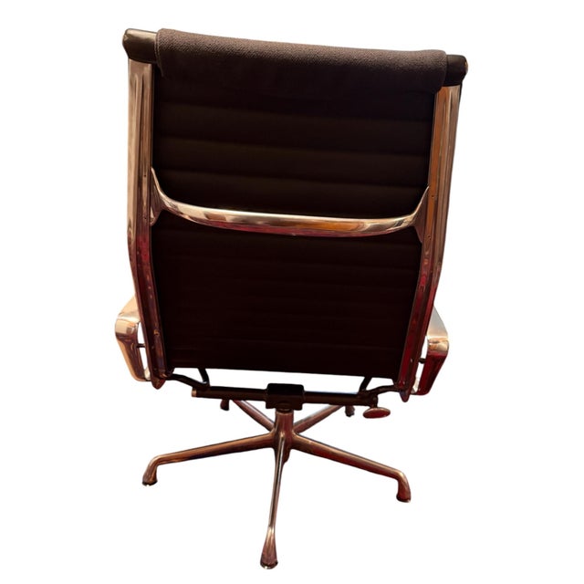 Bring a definitive icon of mid-century design into your space with this authentic Herman Miller Eames Aluminum Group High-...