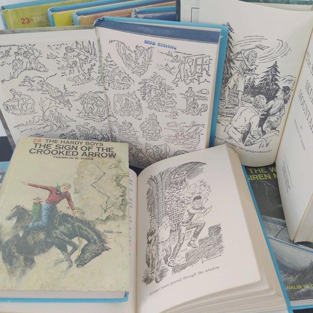 Blue 1960s the Hardy Boys Mystery Stories Collection Blue Gift Set, Series # 21-30 For Sale - Image 8 of 9