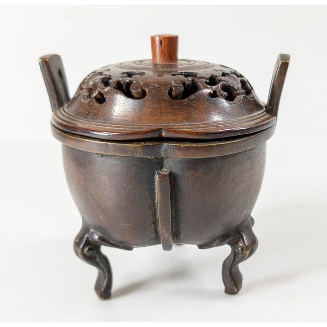 We are selling this great looking 19th century or earlier bronze censer. This Chinese bronze censer has very simple tripod...