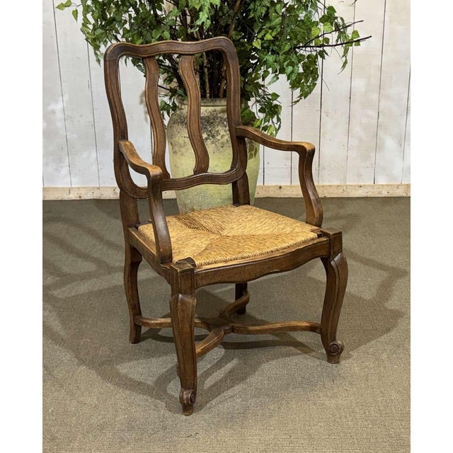 Louis XV Style Armchair in Beechwood with Straw Seat, 20th Century, in Good conditions. Designed 1920 to 1949