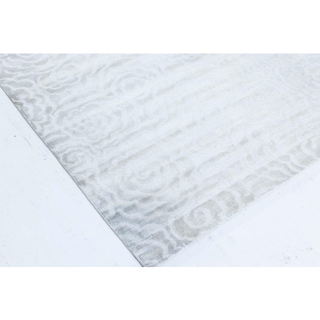 Early 21st Century Contemporary Camelia Silver and White Handmade Silk Rug by Doris Leslie Blau For Sale - Image 5 of 6