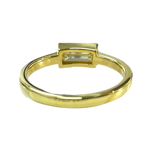 18k Yellow Gold Bezel Baguette Natural Diamond Ring, Size 6.5 For Sale In New York - Image 6 of 7