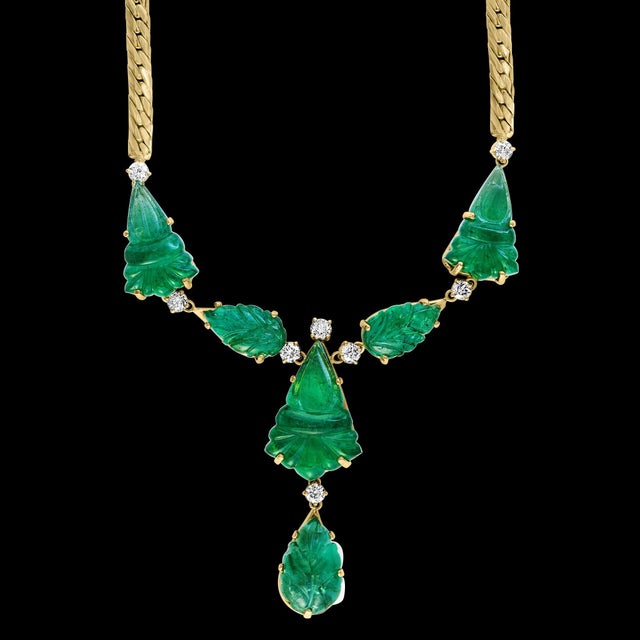 This stunning necklace features a remarkable combination of natural carved drop emeralds weighing 115 carats and 4 carats...