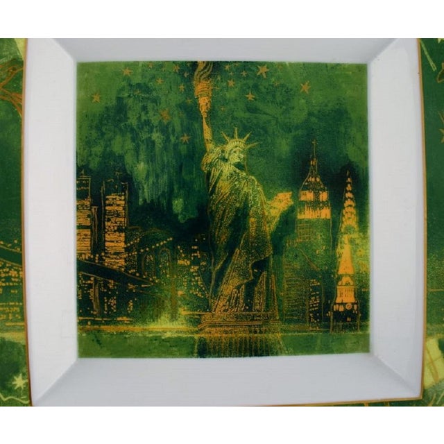 Rare square Rosenthal porcelain dish. Statue of liberty. 1970s. Measures: 30 x 30 x 5 cm. In excellent condition. Stamped.