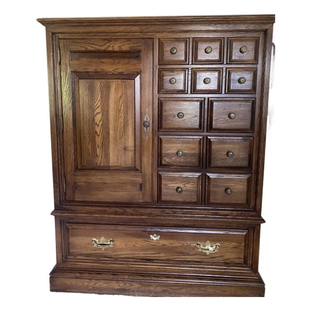 Late 20th Century Pennsylvania House Solid Oak Door Chest American Traditional With Colonial Charm Excellent Condition For Sale