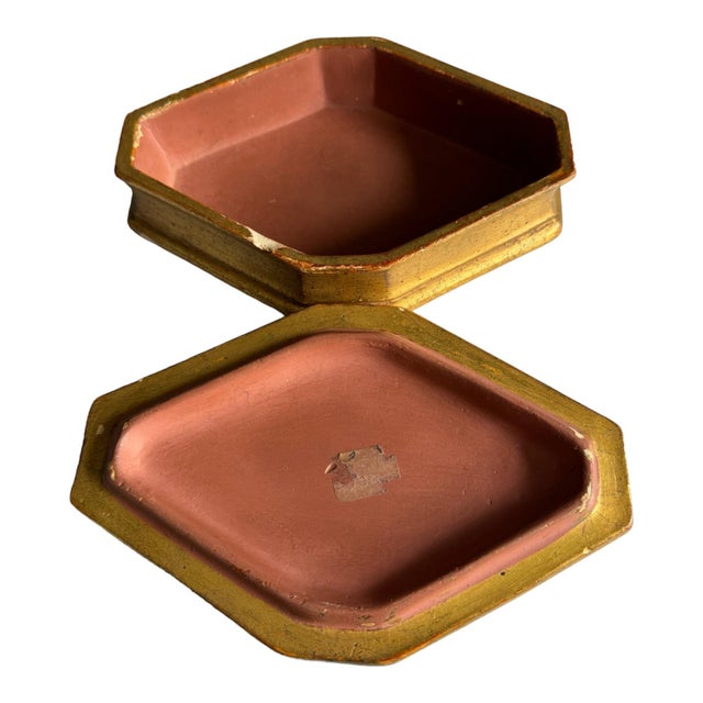 Hollywood Regency Mid 20th Century Hollywood Regency Borghese Italian Sculpted Gilted Box For Sale - Image 3 of 5