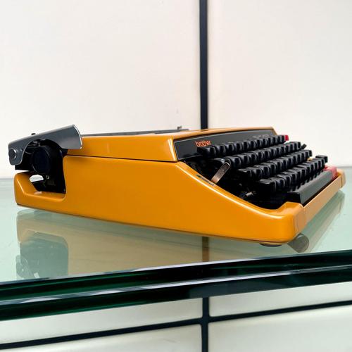 Yellow Deluxe 250TR Typewriter with Case from Brother, 1970s For Sale - Image 3 of 13