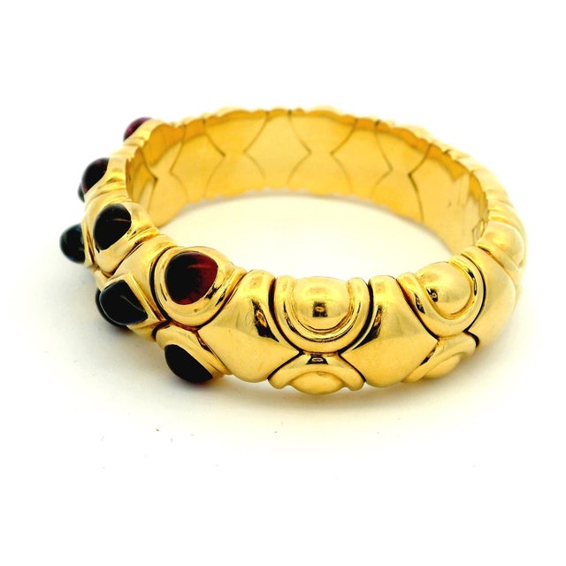 Italian 18k Gold Ruby Sapphire Cabochon Flexible Bangle Bracelet, 82 Grams, Circa 1990 For Sale - Image 9 of 11