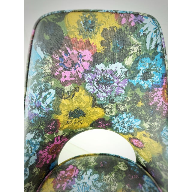 Metal Vintage Mid-Century Modern Tulip Swivel Chairs – Pair With Original Floral Vinyl Upholstery, 1970s For Sale - Image 7 of 12