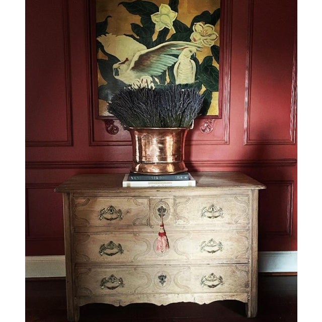 English Pair of Key Tassels in Red and Gold With Looped Ruche Detail For Sale - Image 3 of 12