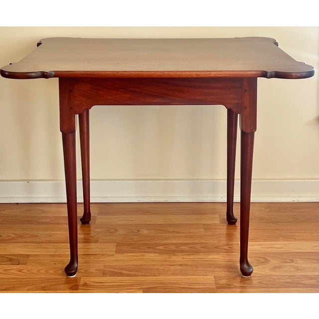 Very fine porringer top tea table in Mahogany. Excellent benchmade adaptation of a very popular 18th century style Queen...