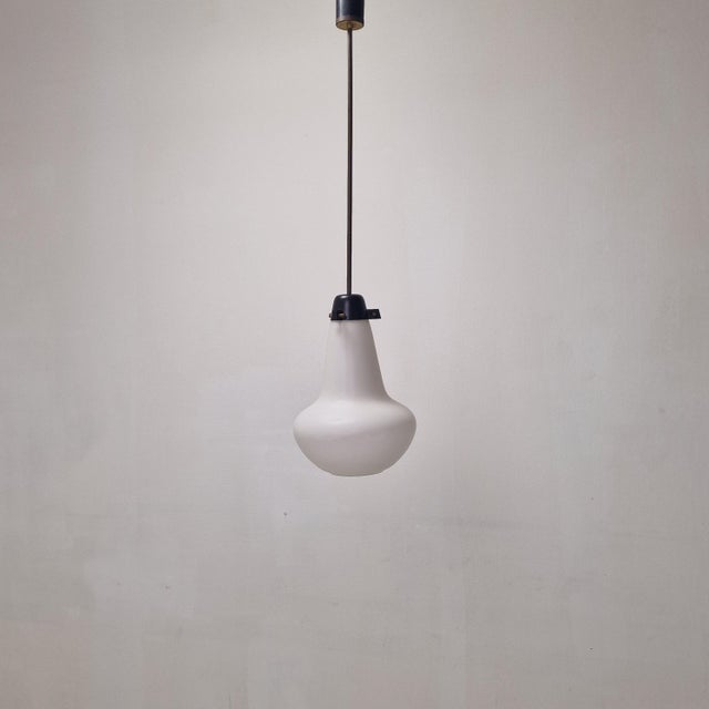 This stunning lamp is a refined example of mid-century Italian design, it is in the style of Stilnovo. It features a...