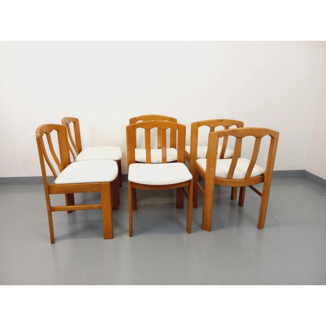 1960s Vintage Chairs in Elm Wood and Bouclé Fabric, 1960s, Set of 6 For Sale - Image 5 of 18