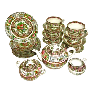 1970s Chinese Famille Rose Mun Shou Porcelain Tea & Dessert Service — 25 Pieces