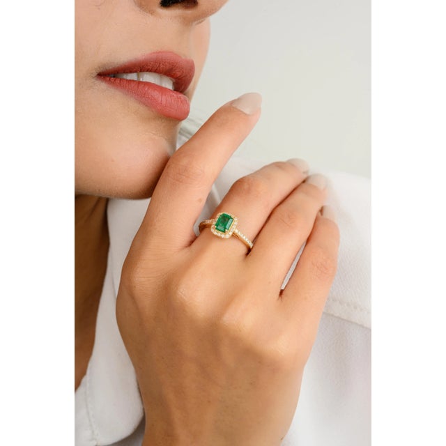 Art Deco 0.75 Ct Emerald and White Diamond Statement Ring Size 6.5 For Sale - Image 3 of 12