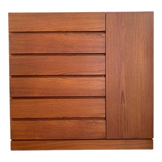 1970s Vinde Mobler Arne Wahl Iversen Mid Century Danish Modern Teak Gentleman's Chest For Sale
